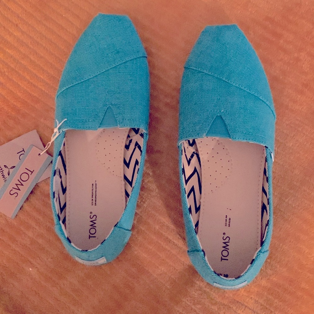 Tom’s women’s canvas shoes